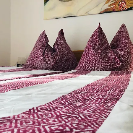 Ferienhaus Villach 度假居 *